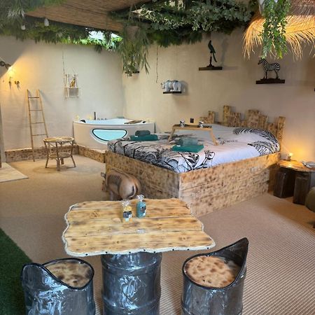 Bed and Breakfast La Jungle De Sissy Saintes-Maries-de-La-Mer Exterior foto